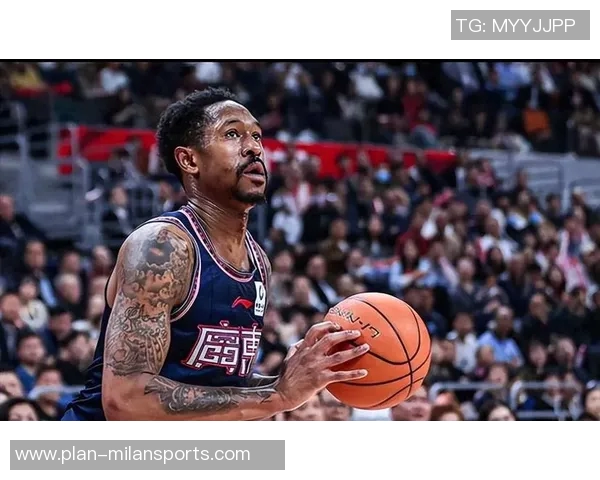 马尚布鲁克斯：从篮球场上的明星到生活中的奋斗者